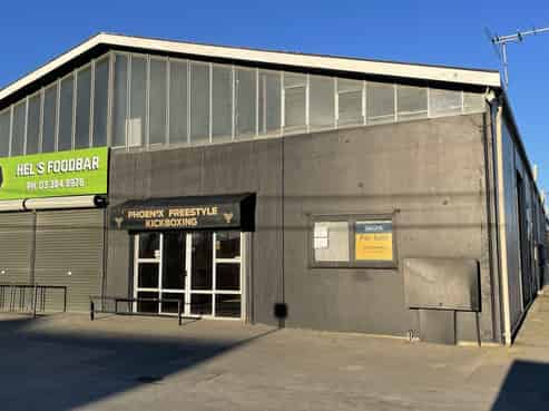Entry-level warehouse, office and showroom