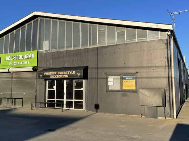 Entry-level warehouse, office and showroom