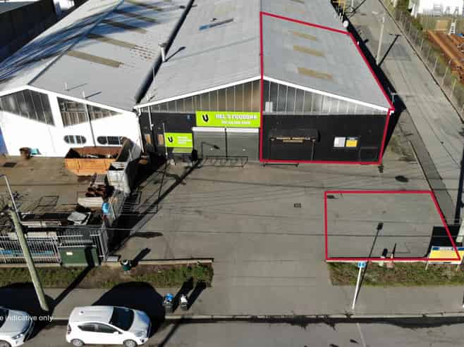 Entry-level warehouse, office and showroom
