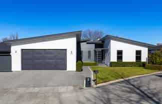 28 Windsor Close, Springlands