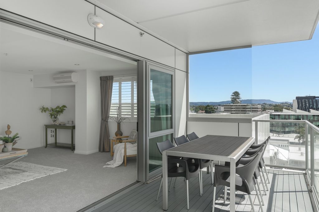 Luxury Apartment. Harbour Views. Premium Lifestyle. 4