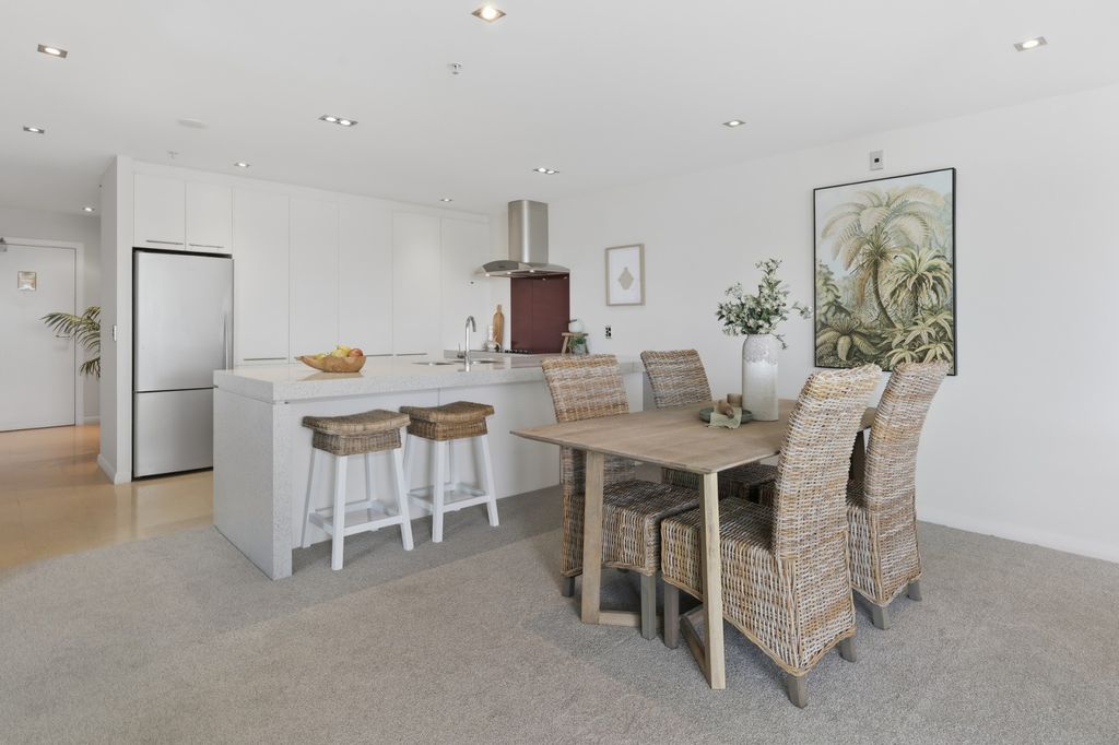 Luxury Apartment. Harbour Views. Premium Lifestyle. 1