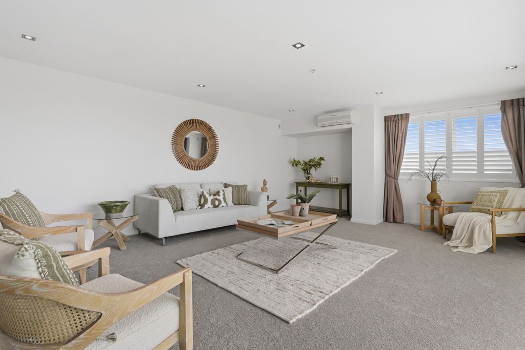 Luxury Apartment. Harbour Views. Premium Lifestyle. 3