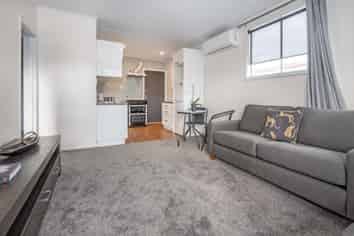 2/406 Omahu Road, Frimley