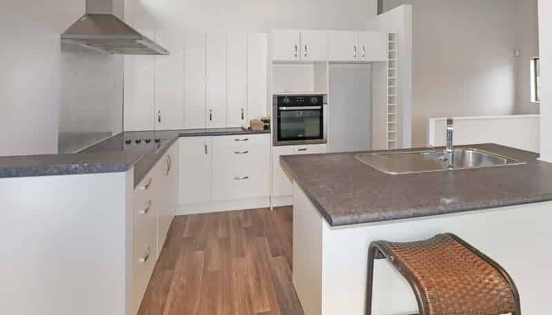 B/1 Brora Crescent, Paremata