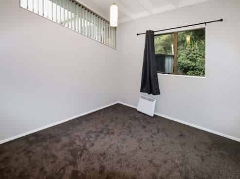 B/1 Brora Crescent, Paremata