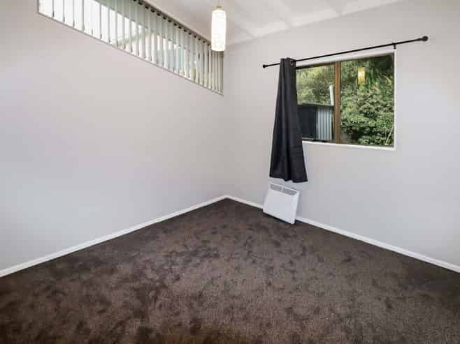 B/1 Brora Crescent, Paremata
