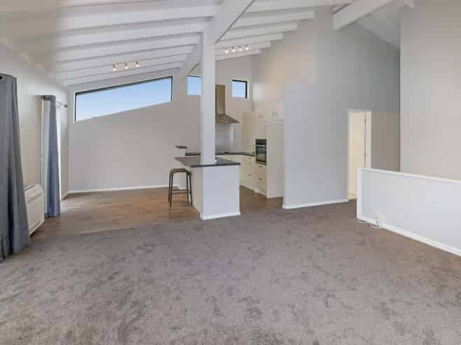 B/1 Brora Crescent, Paremata