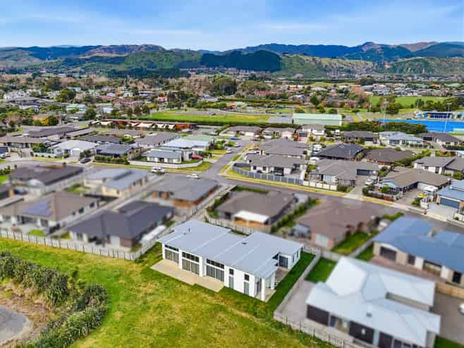 12 Bridford Way, Paraparaumu