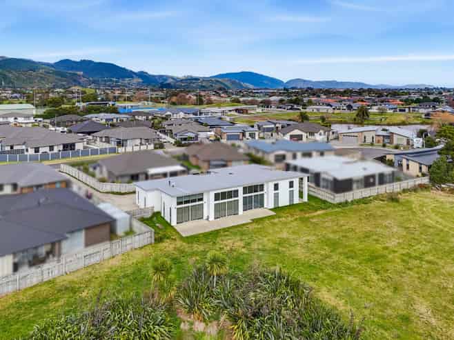 12 Bridford Way, Paraparaumu