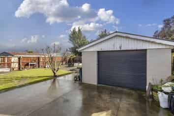 90 Frensham Crescent, Woolston