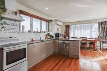 90 Frensham Crescent, Woolston