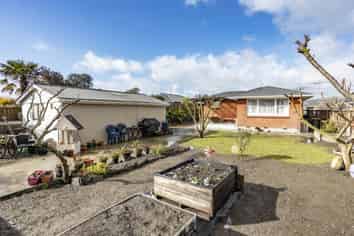 90 Frensham Crescent, Woolston