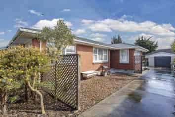 90 Frensham Crescent, Woolston