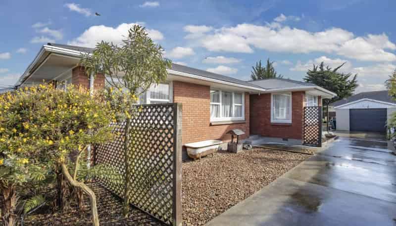 90 Frensham Crescent, Woolston