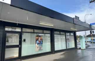 Salon, Retail or Service Space Available