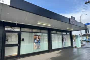 Salon, Retail or Service Space Available