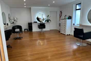 Salon, Retail or Service Space Available
