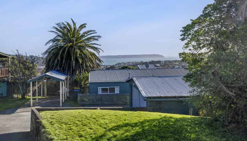129 Gloaming Hill, Titahi Bay