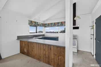 129 Gloaming Hill, Titahi Bay