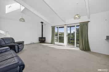 129 Gloaming Hill, Titahi Bay