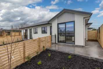 2/26 Bernard Street, Chedworth