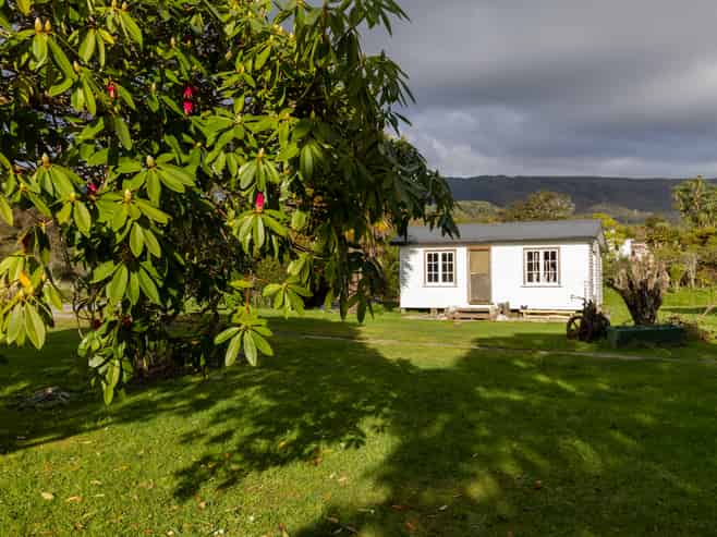 9 & 11 Sunderland Street, Waimangaroa