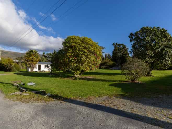 9 & 11 Sunderland Street, Waimangaroa
