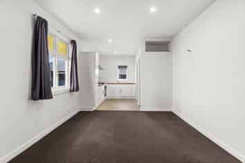 701 Buller Street, Akina