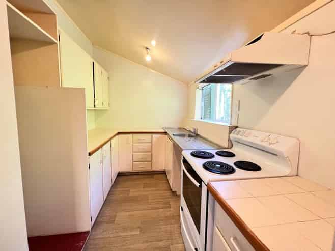 9 Hungerford Road (upper house), Lyall Bay