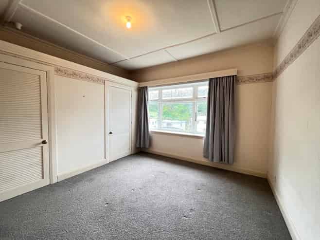 9 Hungerford Road (upper house), Lyall Bay