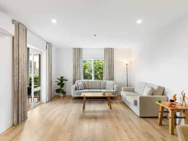 1E/18 Joseph Banks Terrace, Remuera