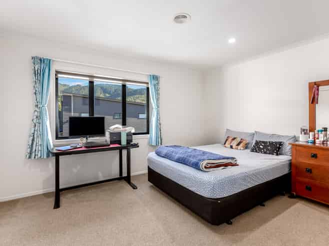 2/9 Surrey Street, Tawa