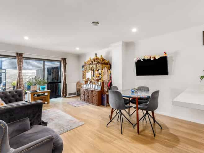 2/9 Surrey Street, Tawa