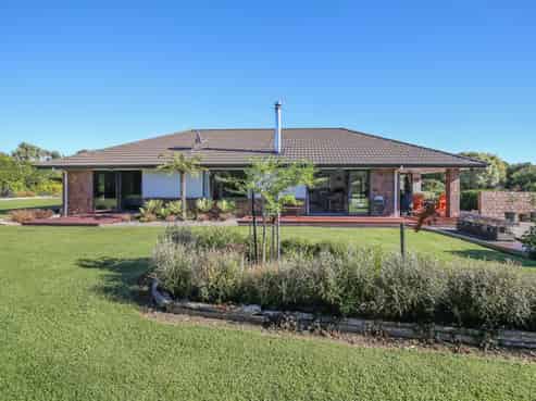 47 Pohutukawa Drive, Levin