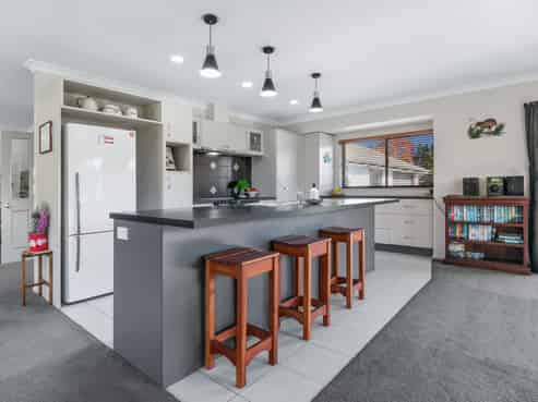 47 Pohutukawa Drive, Levin
