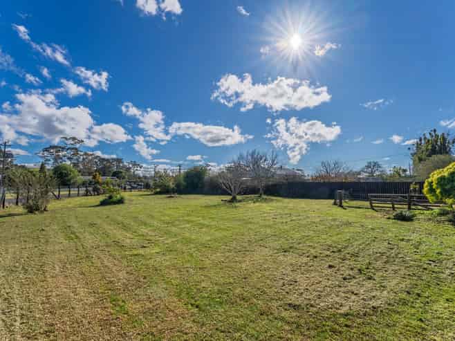 1284 Dairy Flat Highway, Dairy Flat