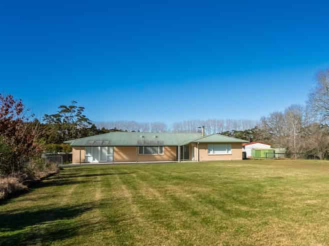 1284 Dairy Flat Highway, Dairy Flat