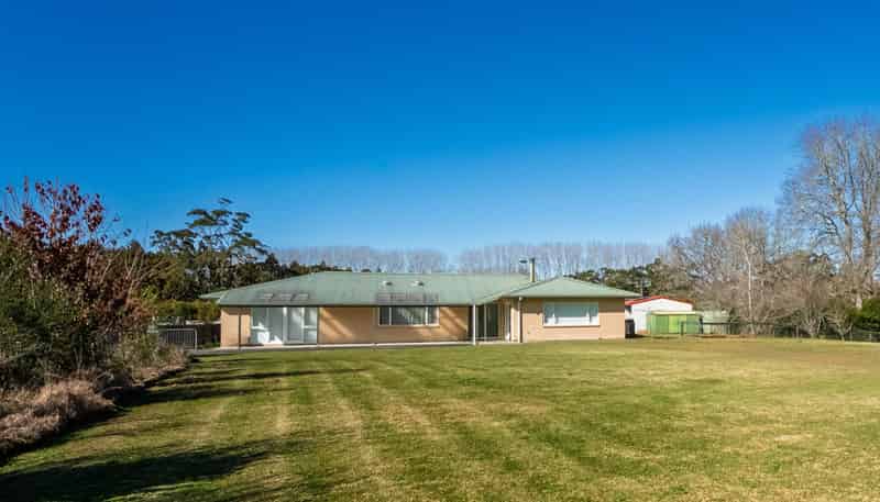1284 Dairy Flat Highway, Dairy Flat