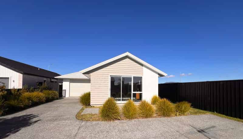 16 Empire Crescent, Papamoa