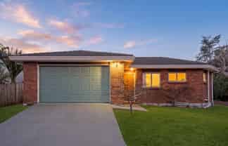 17A Tirimoana Road, Te Atatu South
