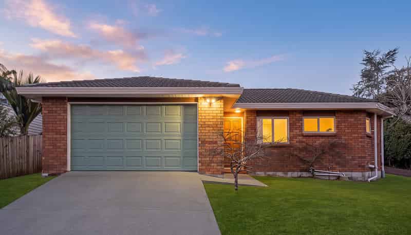 17A Tirimoana Road, Te Atatu South