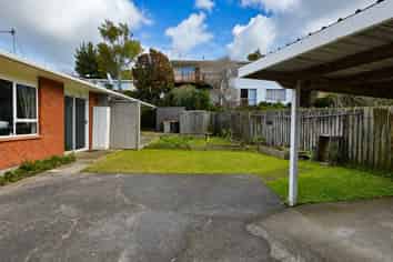 10 Shaldon Crescent , Blagdon