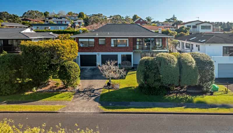 137 Stapleford Crescent, Browns Bay