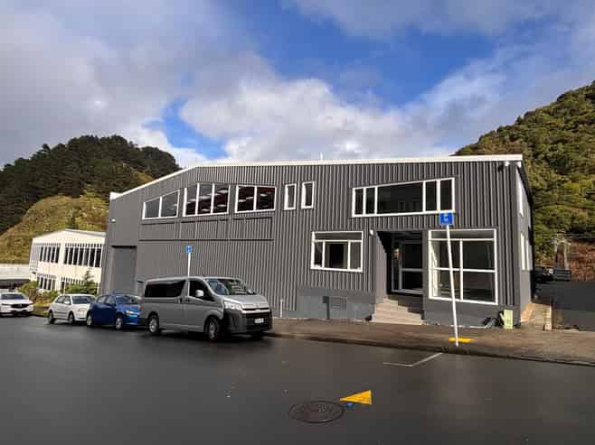 Premium Refurbished warehouse office combo