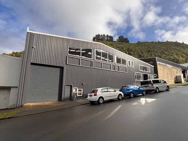 Premium Refurbished warehouse office combo