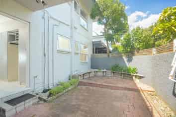 2/2 Mountain View Road, Western Springs