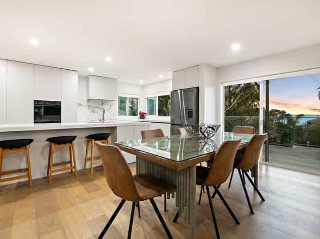 4/92 Churchill Road, Murrays Bay