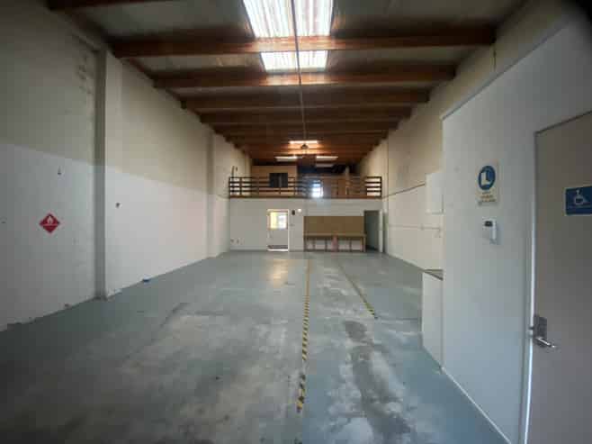 Show Room/Warehouse in Te Rapa Rd