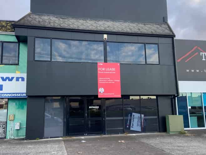 Show Room/Warehouse in Te Rapa Rd